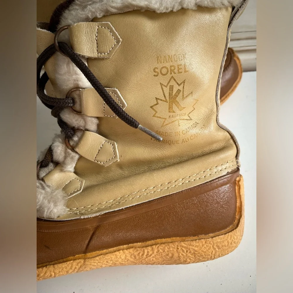 Women’s Vintage Sorel Nanook Insulated Lace Up Wool Lined Tan Winter Boots 9